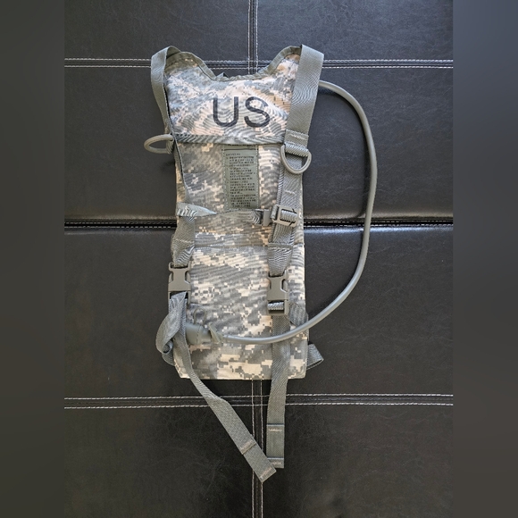 US Army Carrier Hydration System - Picture 5 of 7